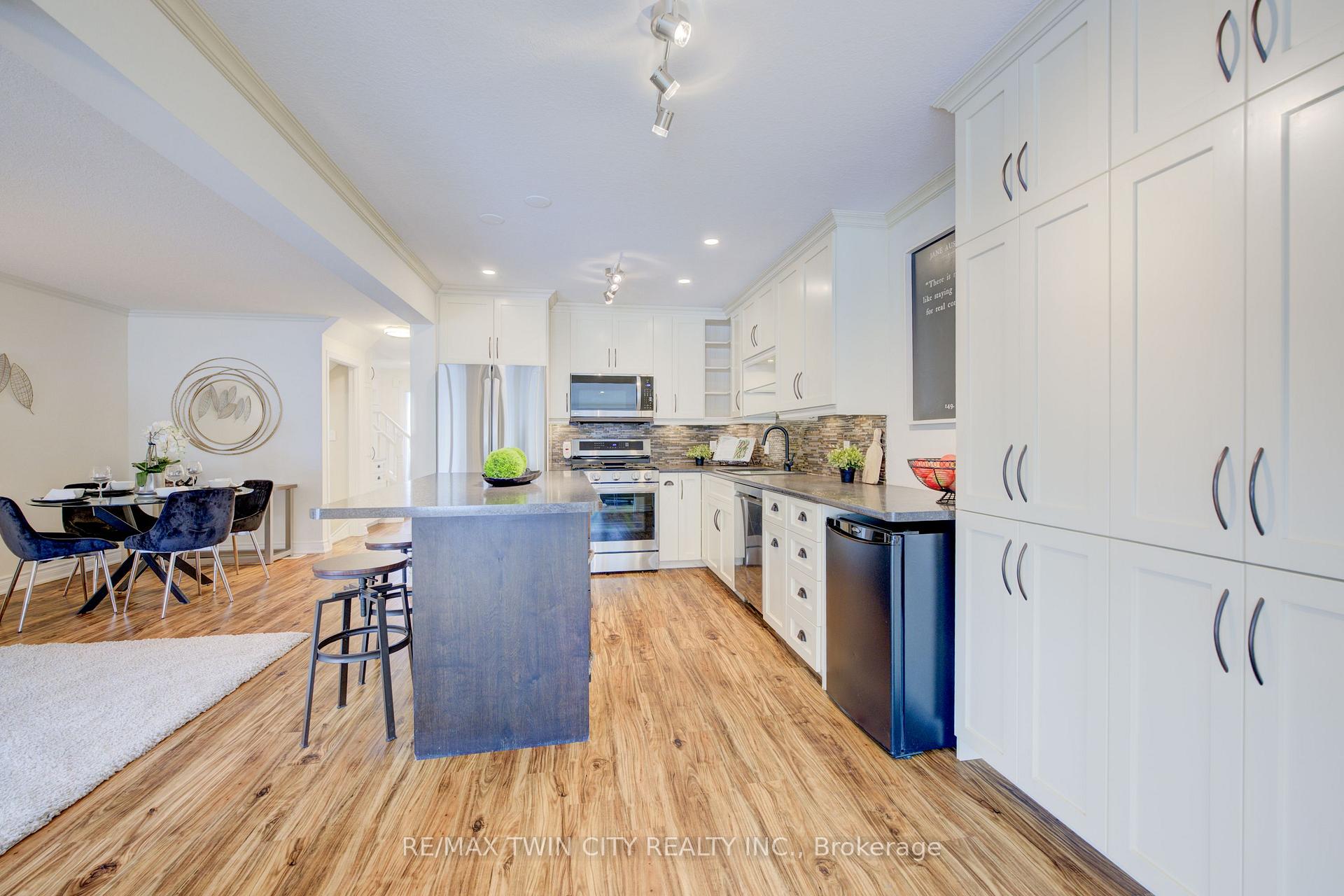Photo 15 of Unit B, 708 Karlsfeld Road, Waterloo — HOMEH