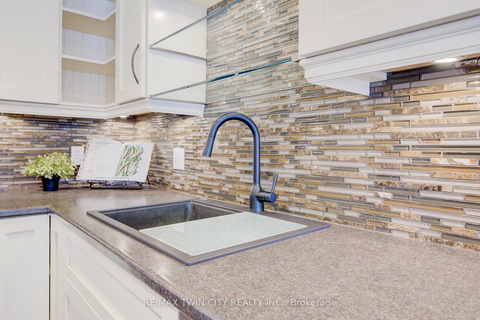 Photo 24 of Unit B, 708 Karlsfeld Road, Waterloo — HOMEH