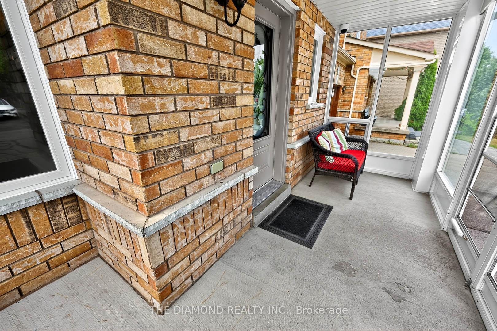 Photo 2 of 63 Adventure Crescent, Vaughan, Vellore Village — HOMEH