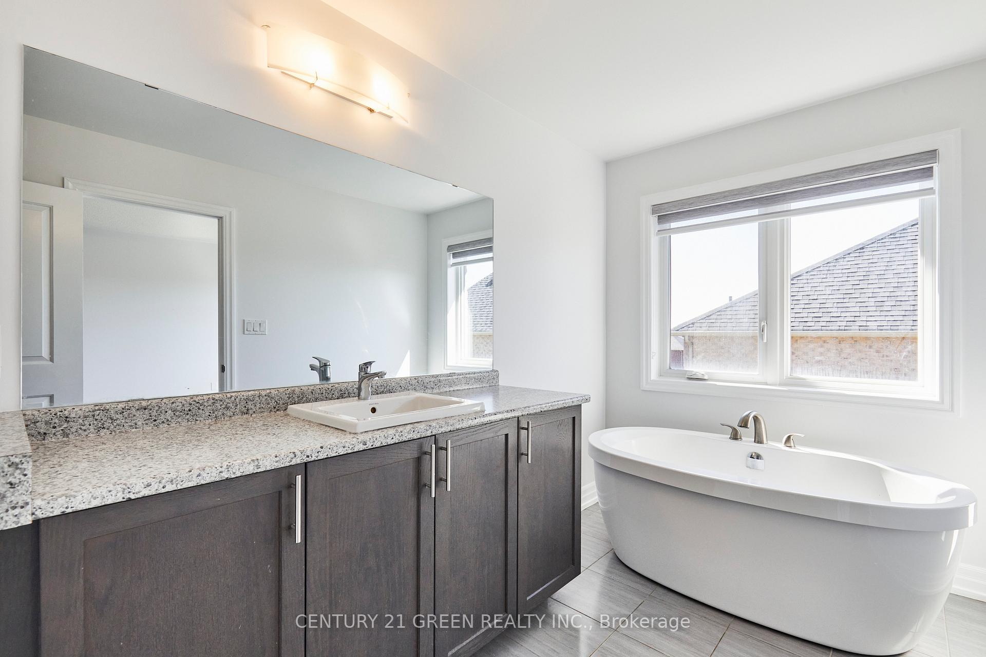 Photo 17 of 4 Gillivary Drive, Whitby, Williamsburg — HOMEH