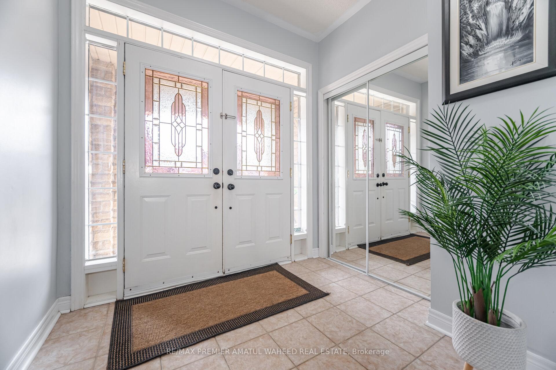Photo 3 of 106 Tierra Avenue, Vaughan, Vellore Village — HOMEH