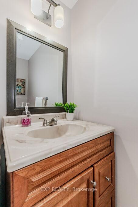 Photo 13 of 66 Karen Walk, Waterloo — HOMEH