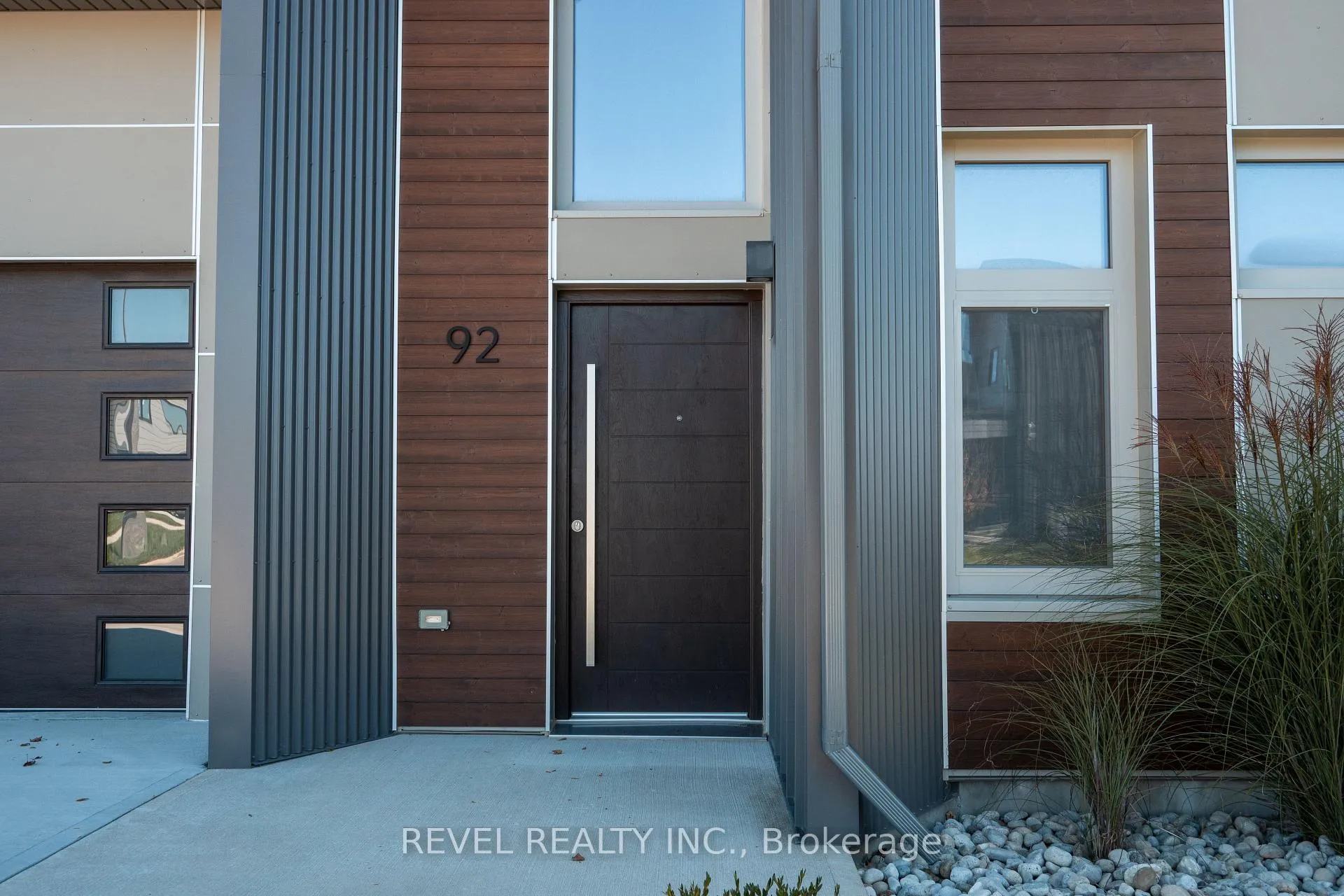 Photo 2 of 92 Elgin Street, Zorra, Embro — HOMEH