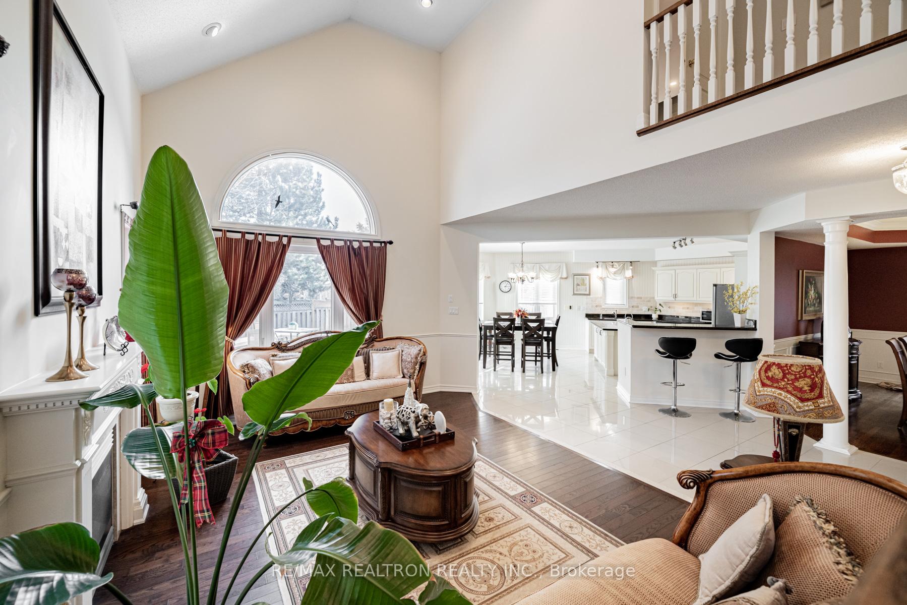Photo 7 of 75 Wild Orchid Crescent, Markham, Cachet — HOMEH