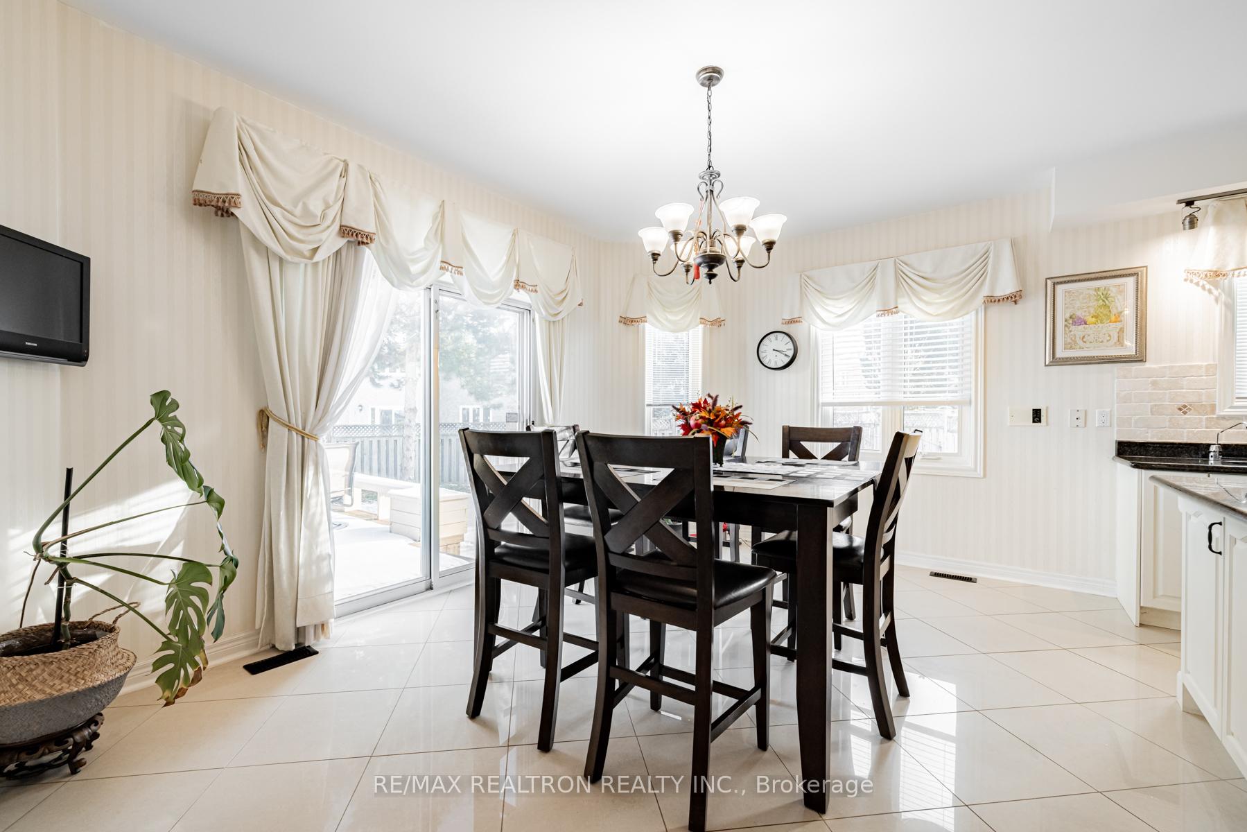 Photo 18 of 75 Wild Orchid Crescent, Markham, Cachet — HOMEH
