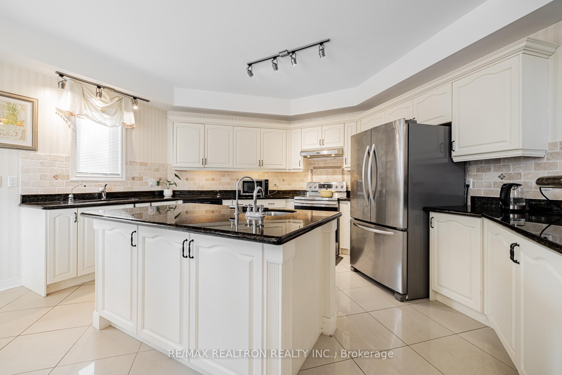 Photo 19 of 75 Wild Orchid Crescent, Markham, Cachet — HOMEH