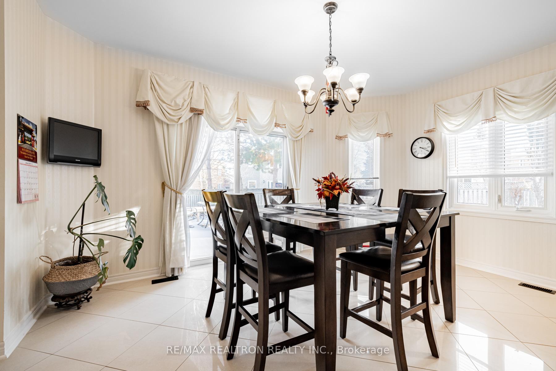 Photo 20 of 75 Wild Orchid Crescent, Markham, Cachet — HOMEH