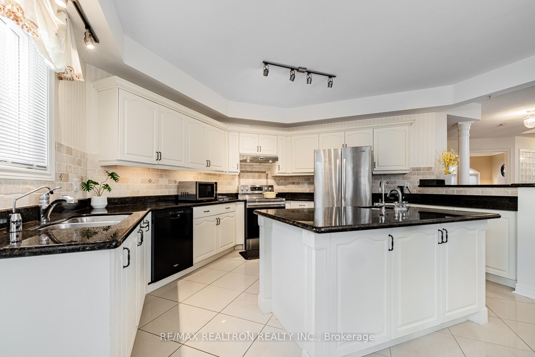 Photo 21 of 75 Wild Orchid Crescent, Markham, Cachet — HOMEH