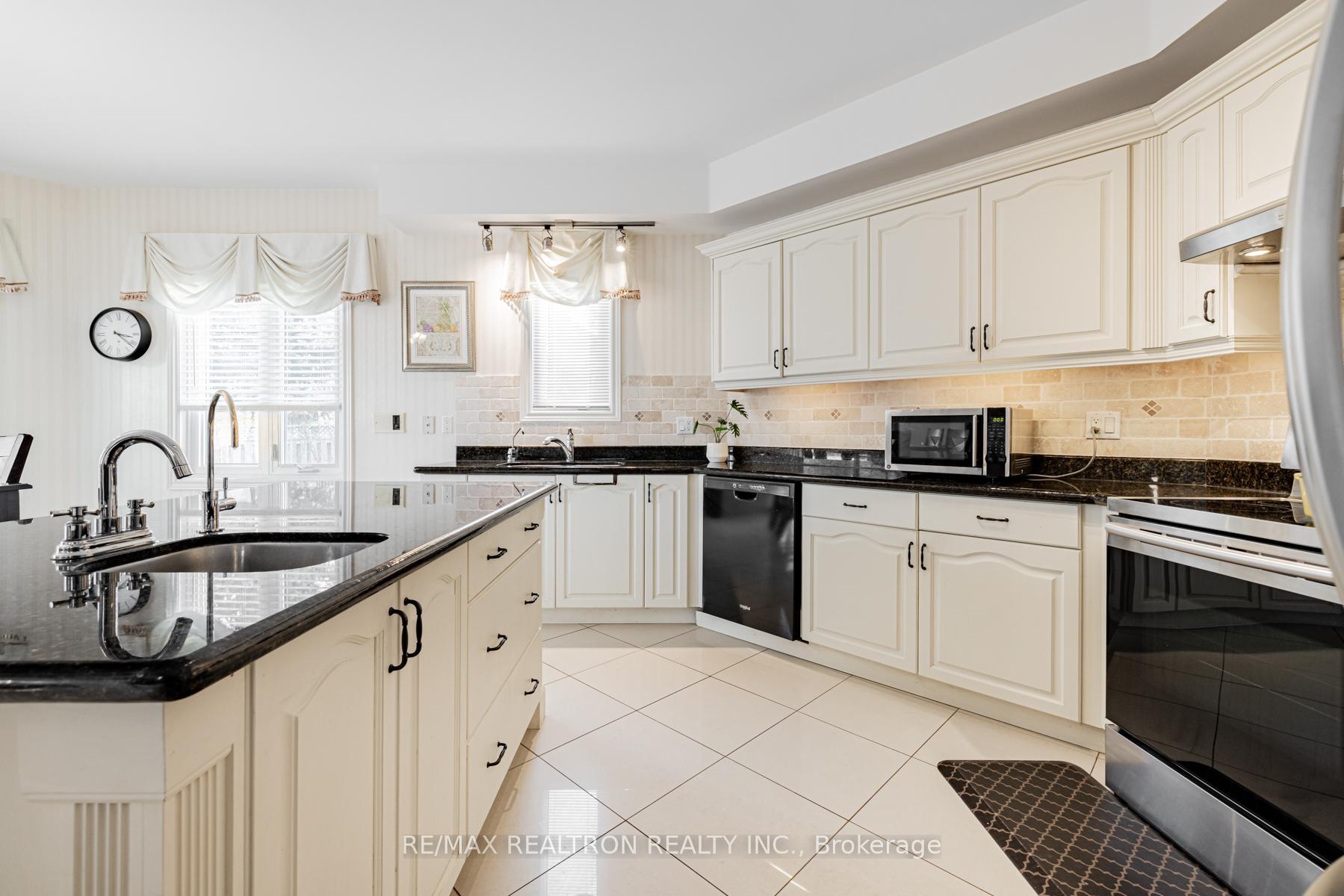 Photo 22 of 75 Wild Orchid Crescent, Markham, Cachet — HOMEH
