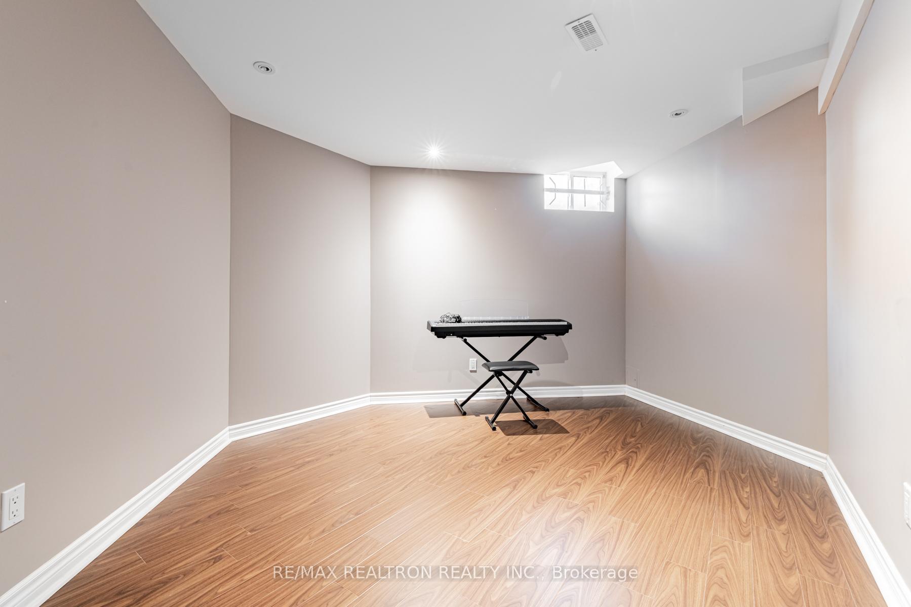 Photo 35 of 75 Wild Orchid Crescent, Markham, Cachet — HOMEH