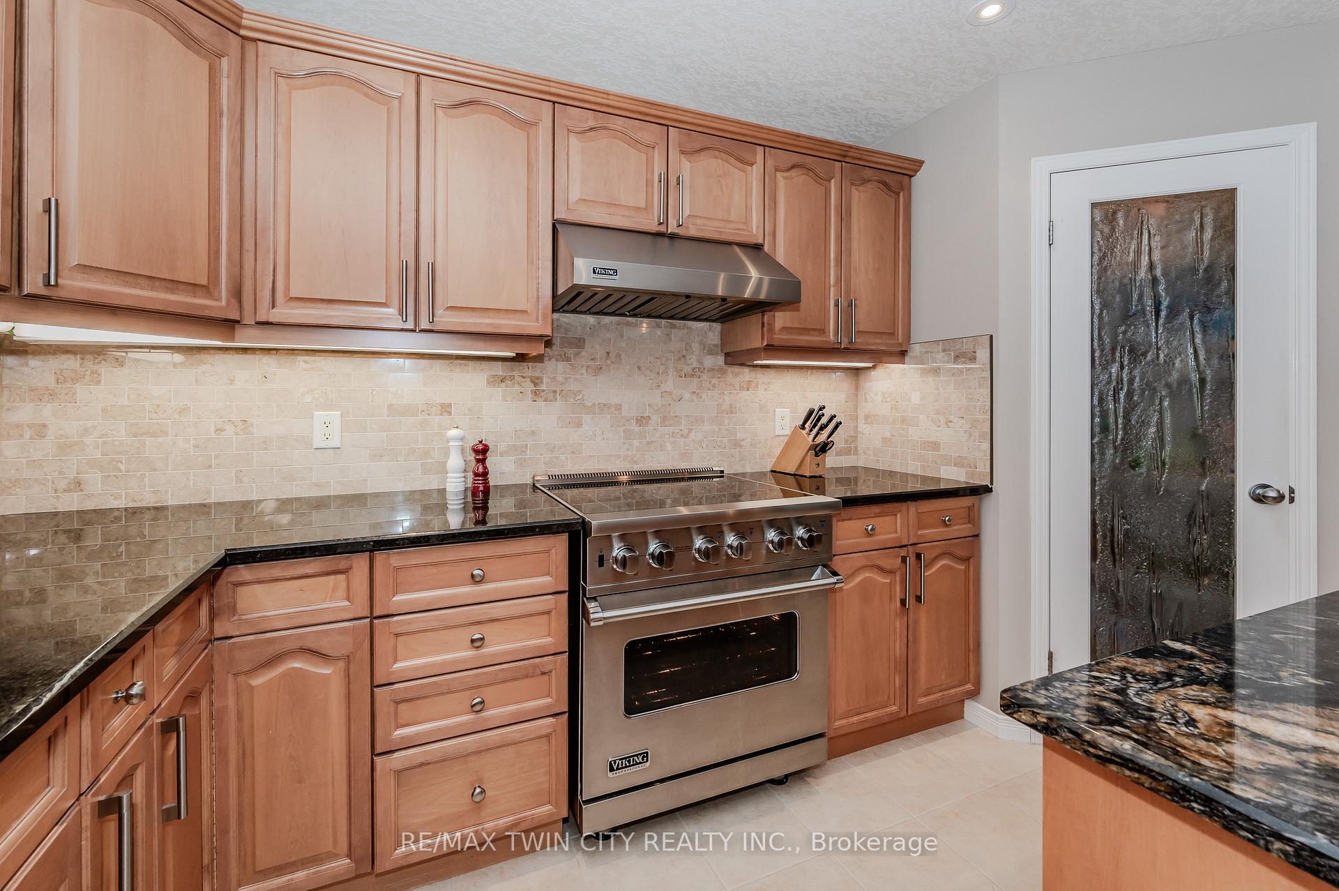 Photo 8 of 425 Pastern Trail, Waterloo — HOMEH
