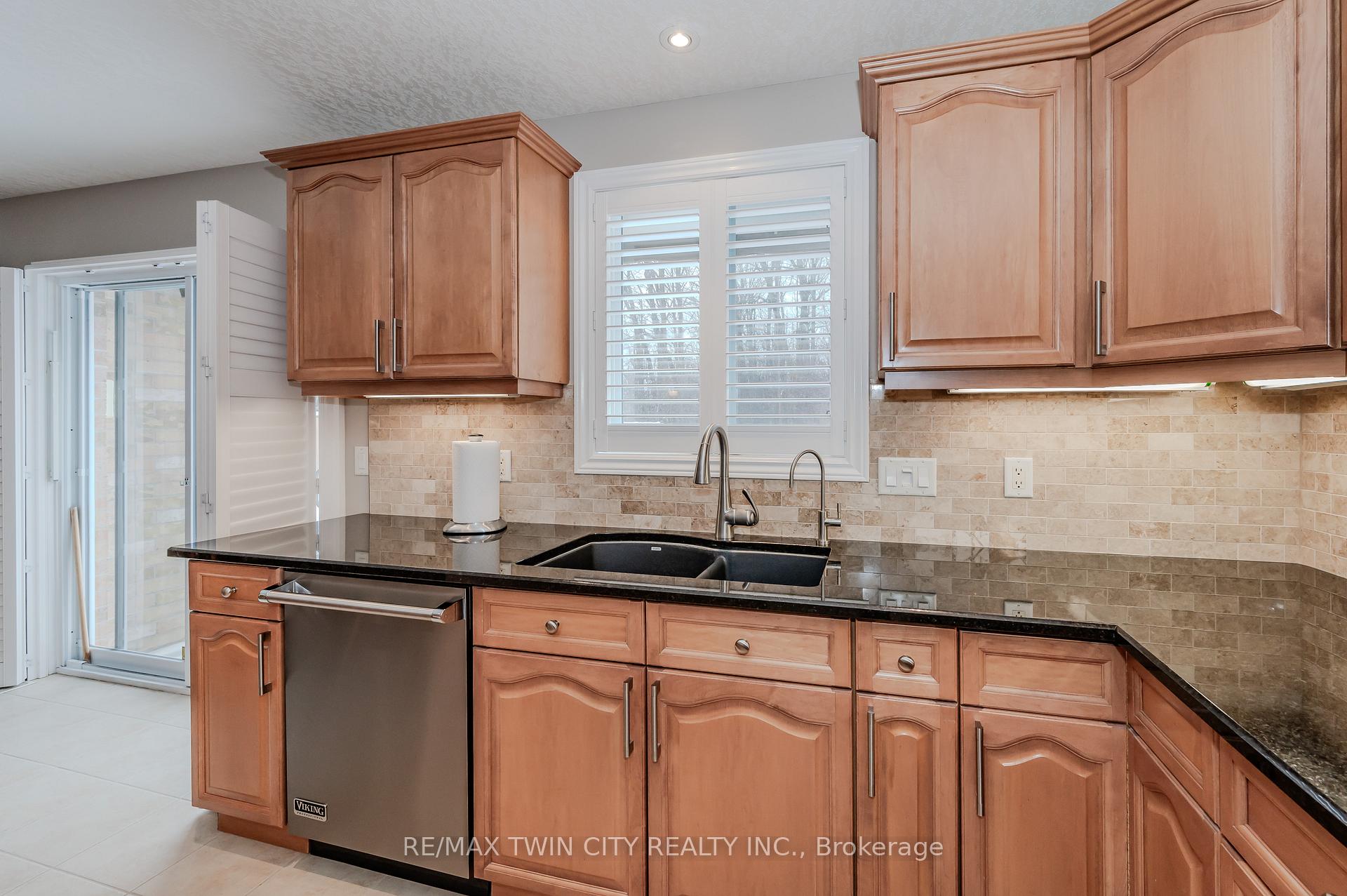 Photo 10 of 425 Pastern Trail, Waterloo — HOMEH