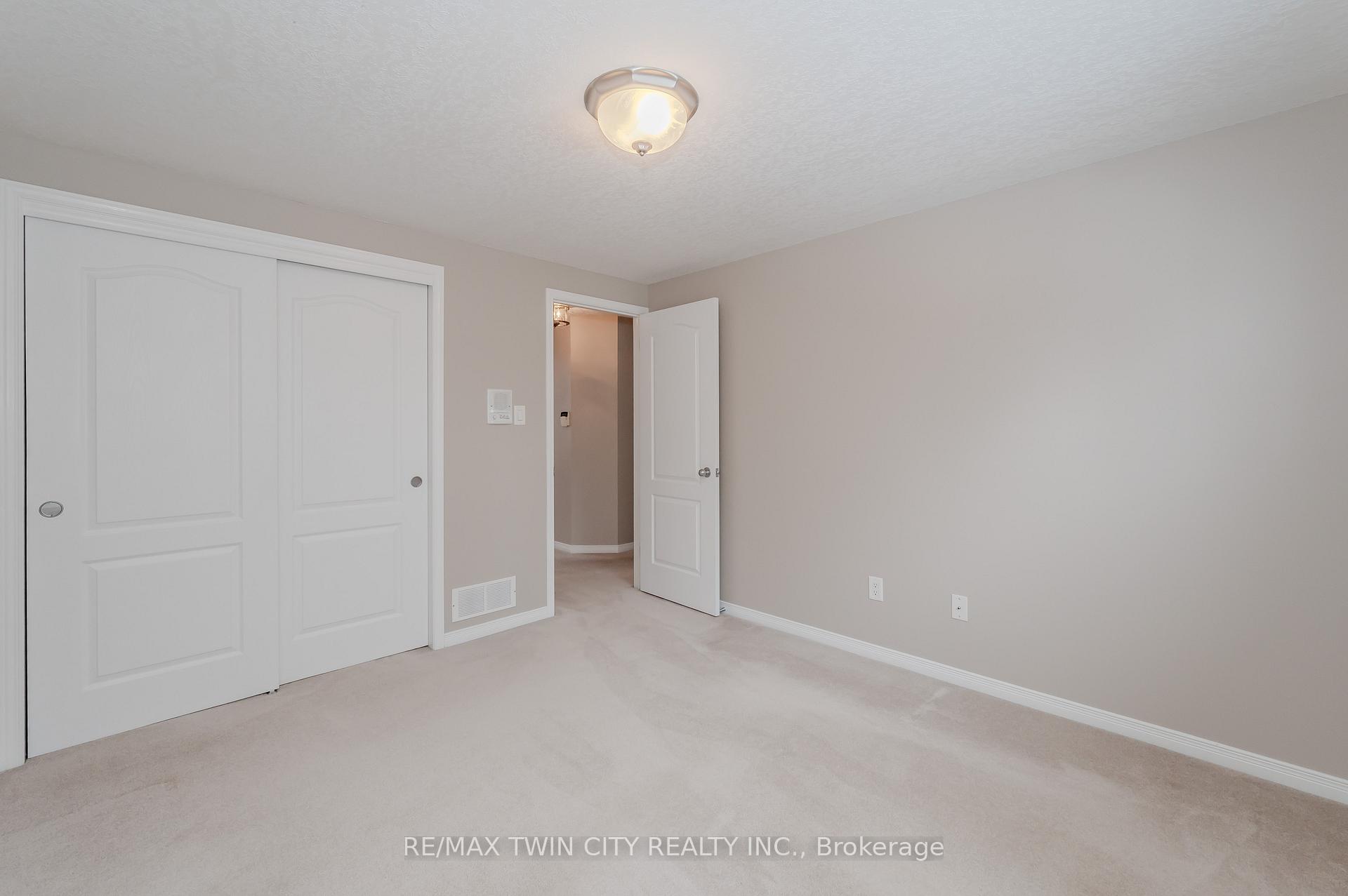 Photo 17 of 425 Pastern Trail, Waterloo — HOMEH