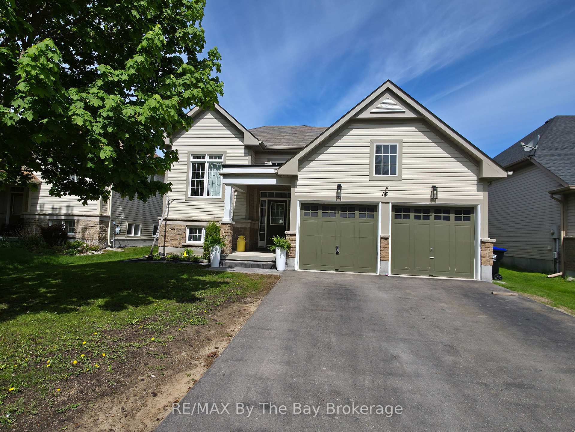 Photo 1 of 16 Culham Trail, Wasaga Beach — HOMEH
