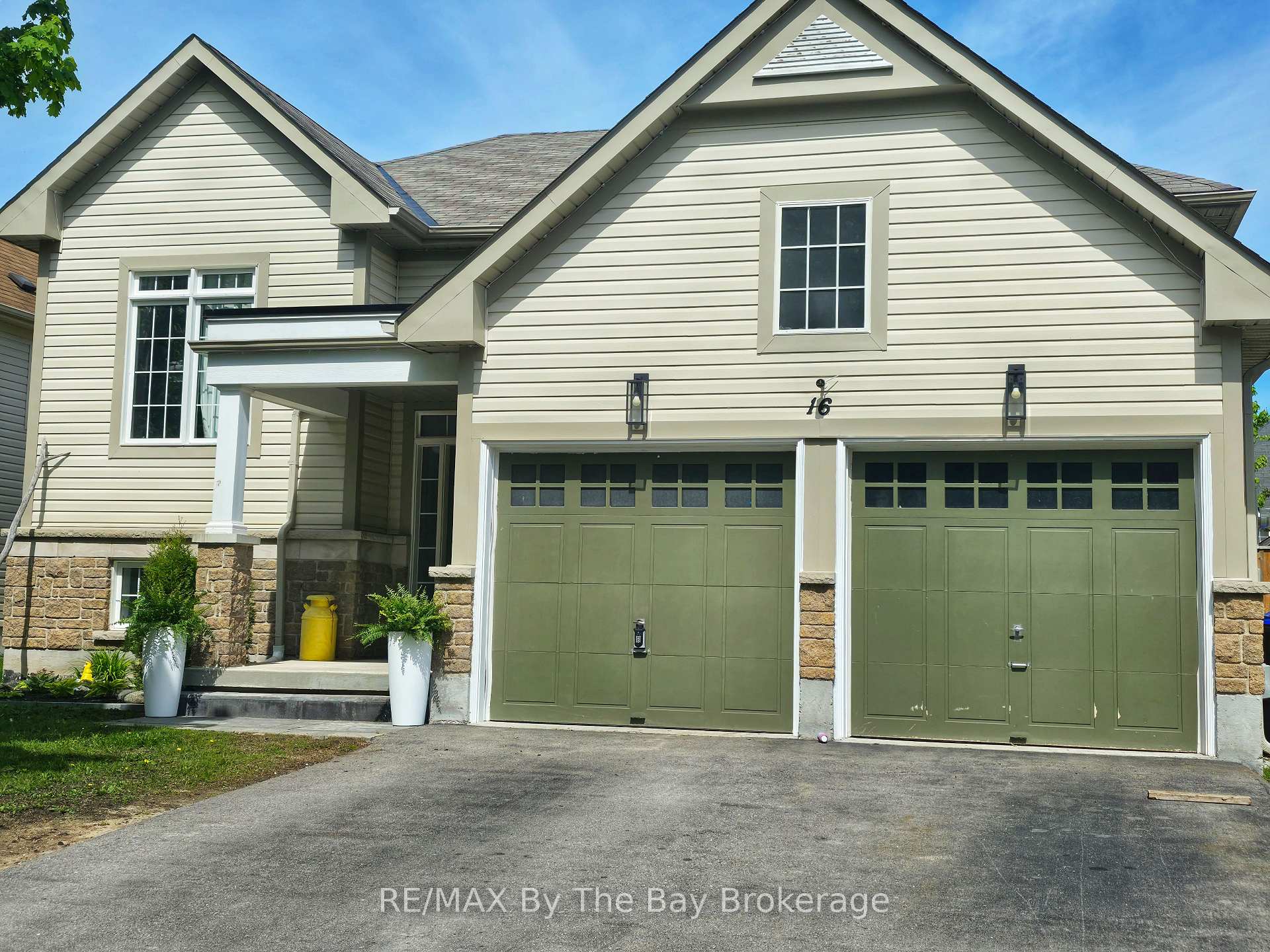 Photo 2 of 16 Culham Trail, Wasaga Beach — HOMEH