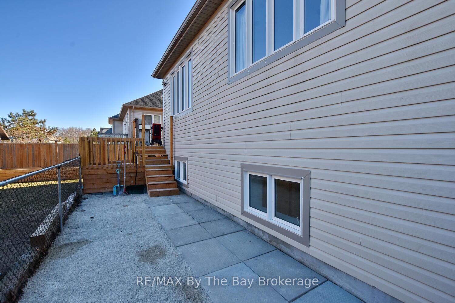 Photo 21 of 16 Culham Trail, Wasaga Beach — HOMEH