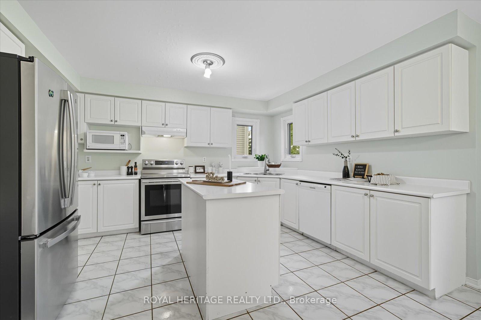 Photo 14 of 10 Watford Street, Whitby, Brooklin — HOMEH