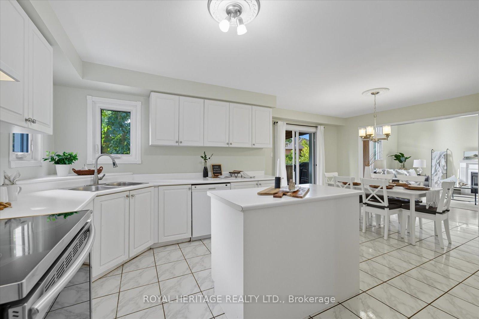 Photo 15 of 10 Watford Street, Whitby, Brooklin — HOMEH