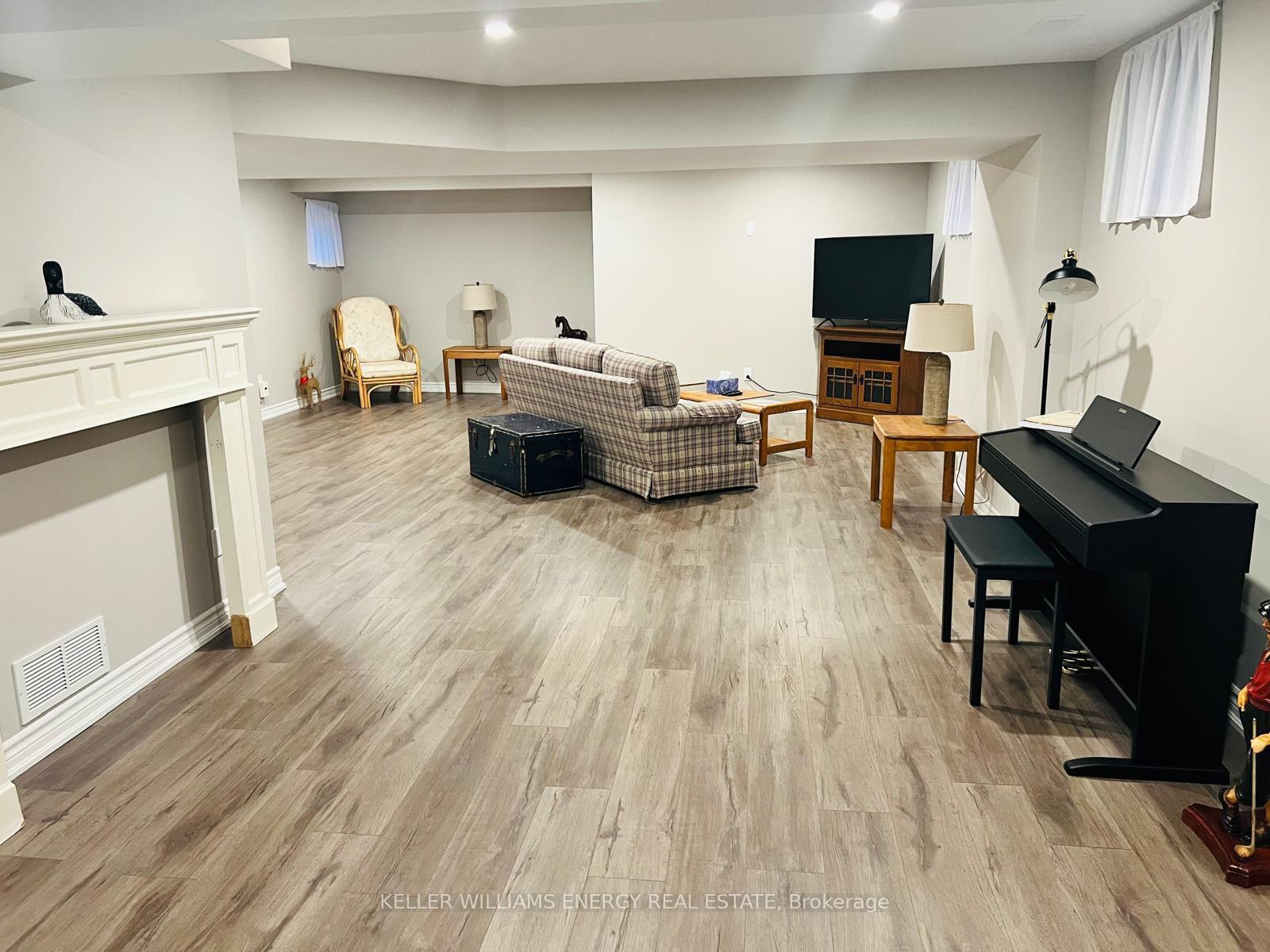Photo 4 of 63 Inglewood Place, Whitby, Blue Grass Meadows — HOMEH