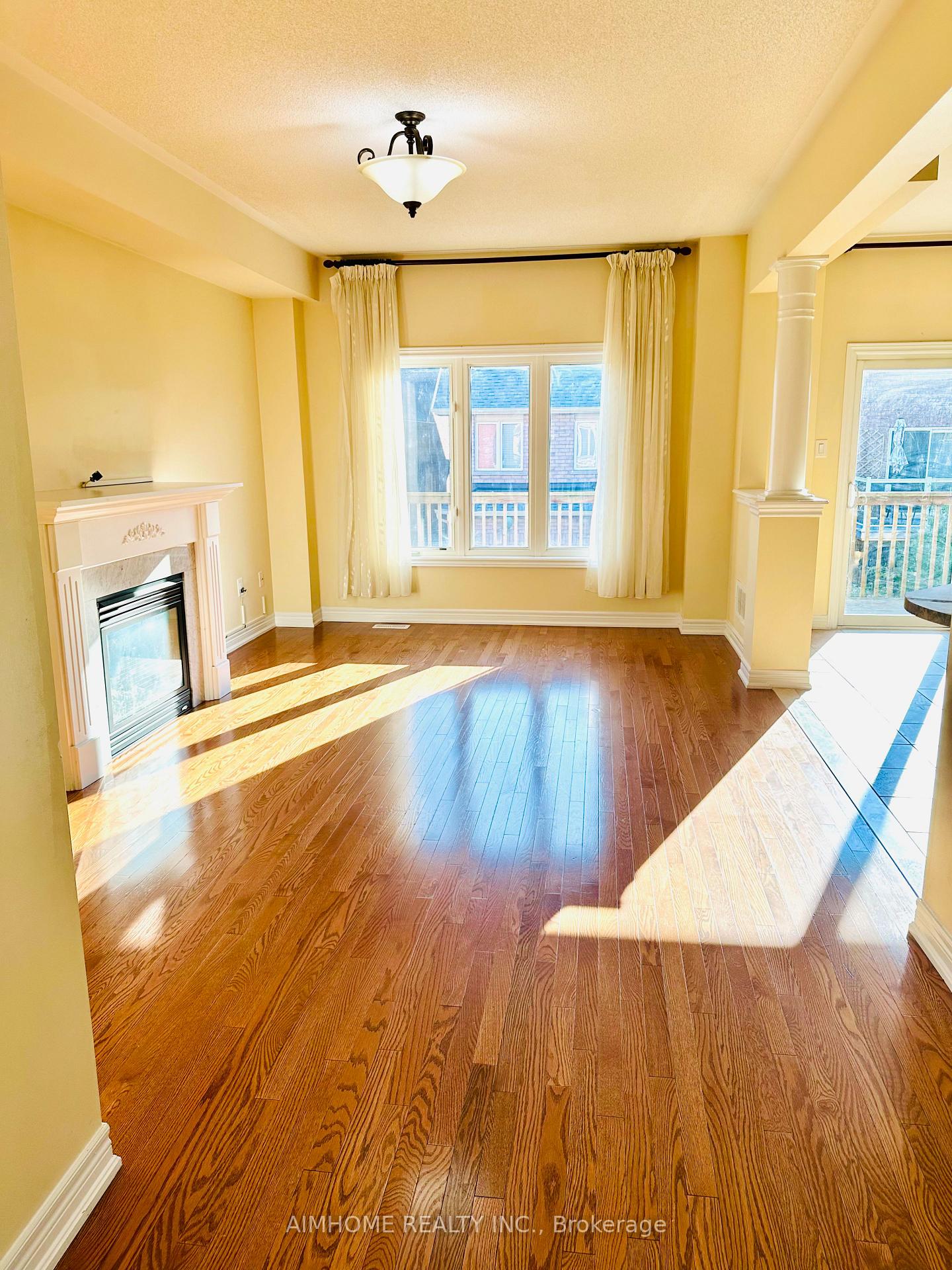 Photo 5 of 26 Asner Avenue, Vaughan, Patterson — HOMEH