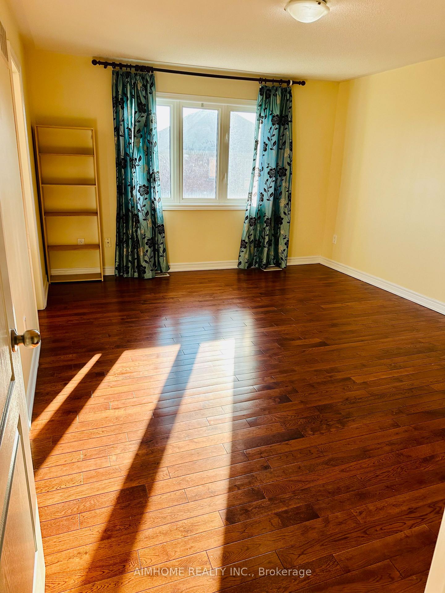 Photo 8 of 26 Asner Avenue, Vaughan, Patterson — HOMEH