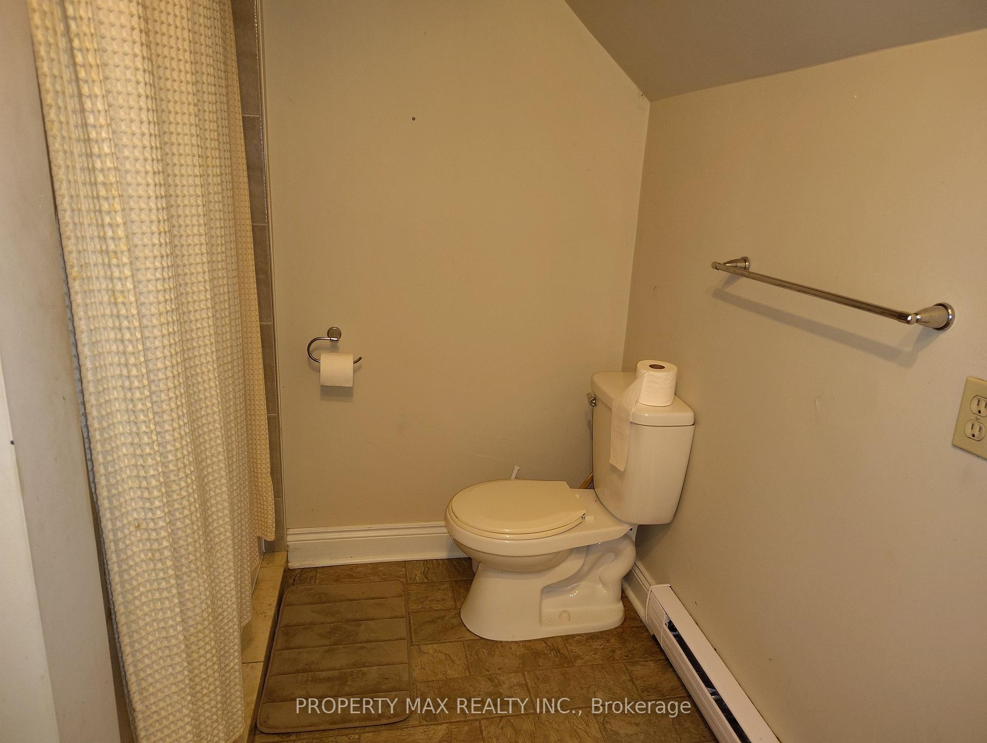 Photo 25 of 9570 Duffs Road, Whitby, Brooklin — HOMEH