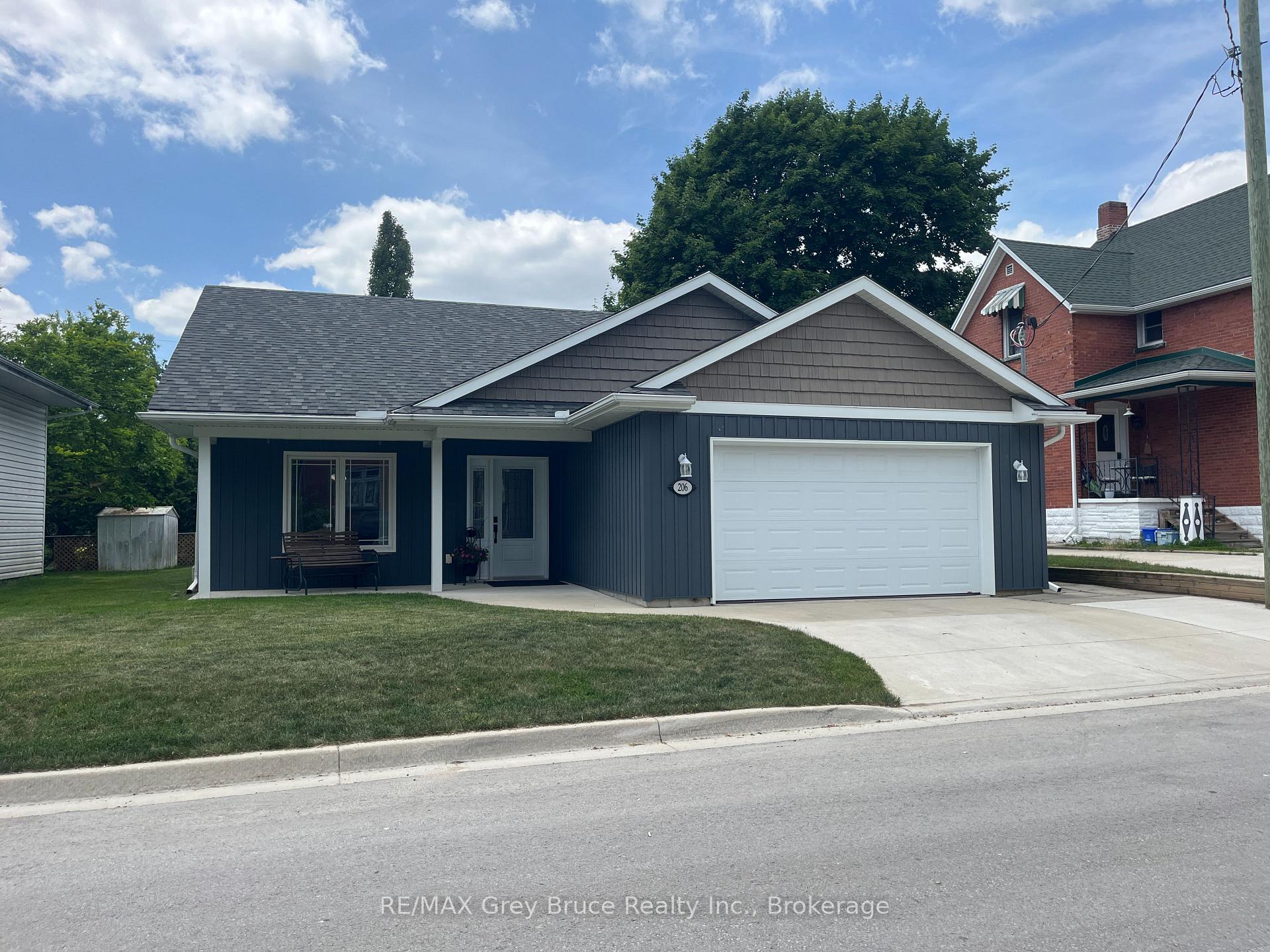 Front of 206 4th Avenue