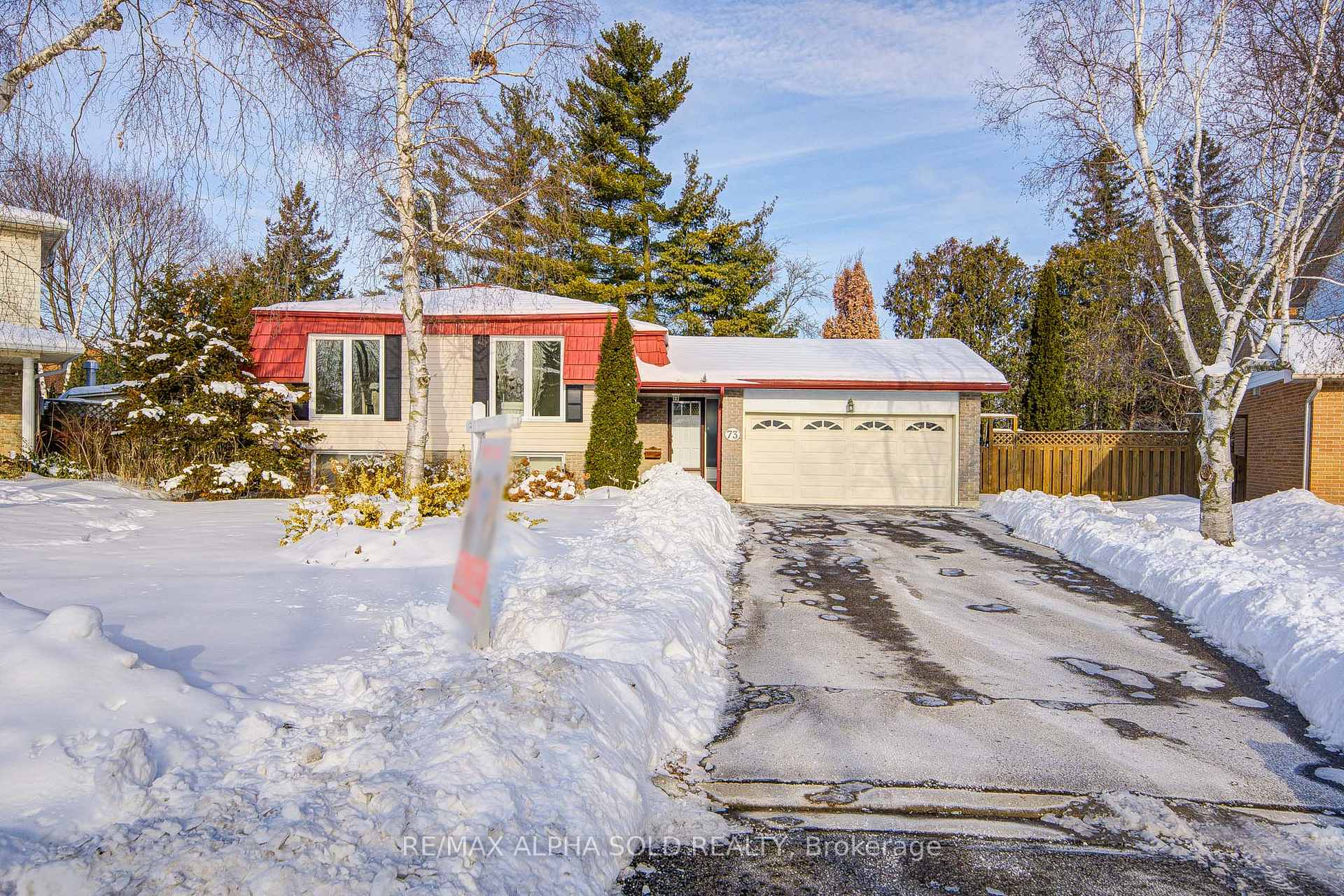 Photo 1 of 73 Oak Lea Circle, Markham, Markham Village — HOMEH