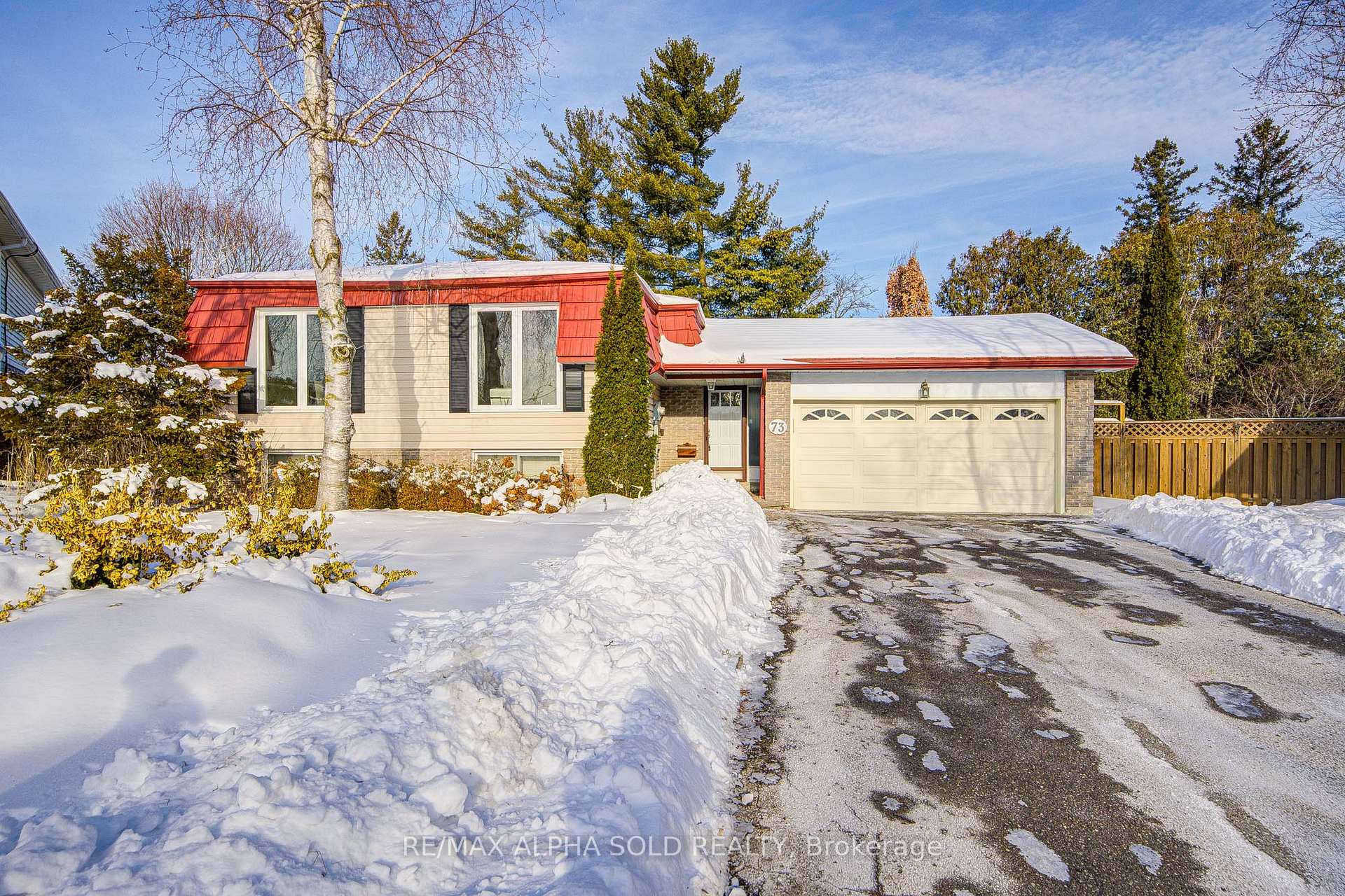Photo 2 of 73 Oak Lea Circle, Markham, Markham Village — HOMEH