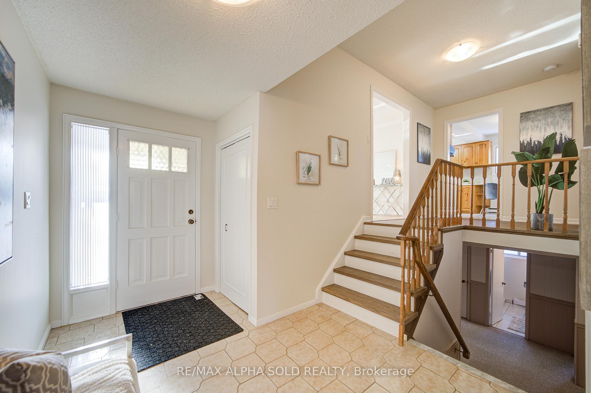 Photo 5 of 73 Oak Lea Circle, Markham, Markham Village — HOMEH