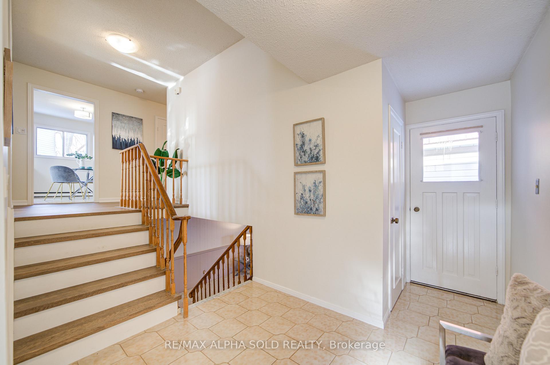 Photo 6 of 73 Oak Lea Circle, Markham, Markham Village — HOMEH