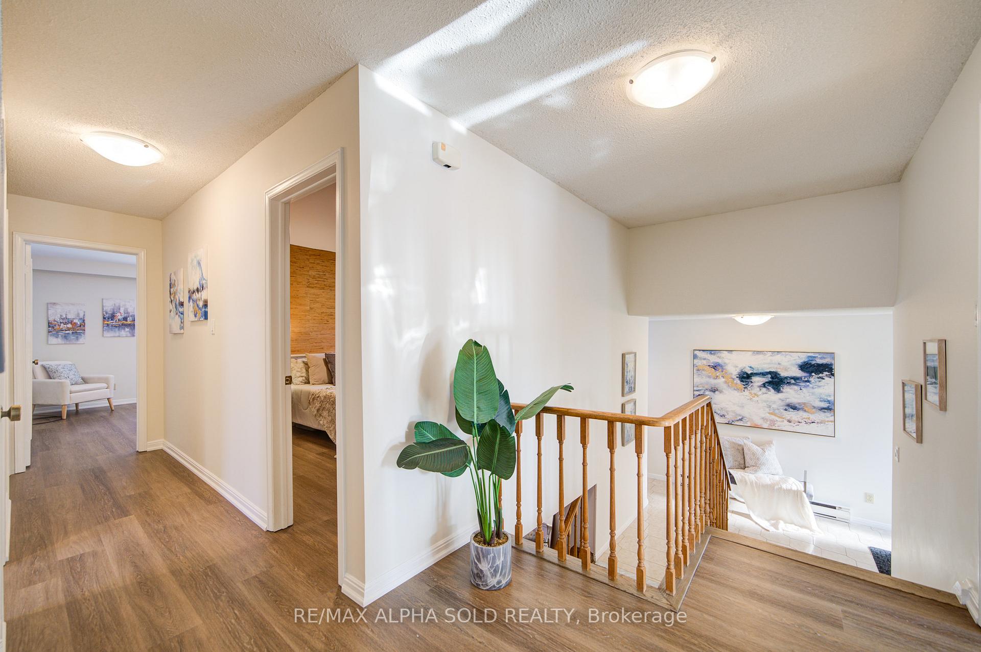 Photo 7 of 73 Oak Lea Circle, Markham, Markham Village — HOMEH