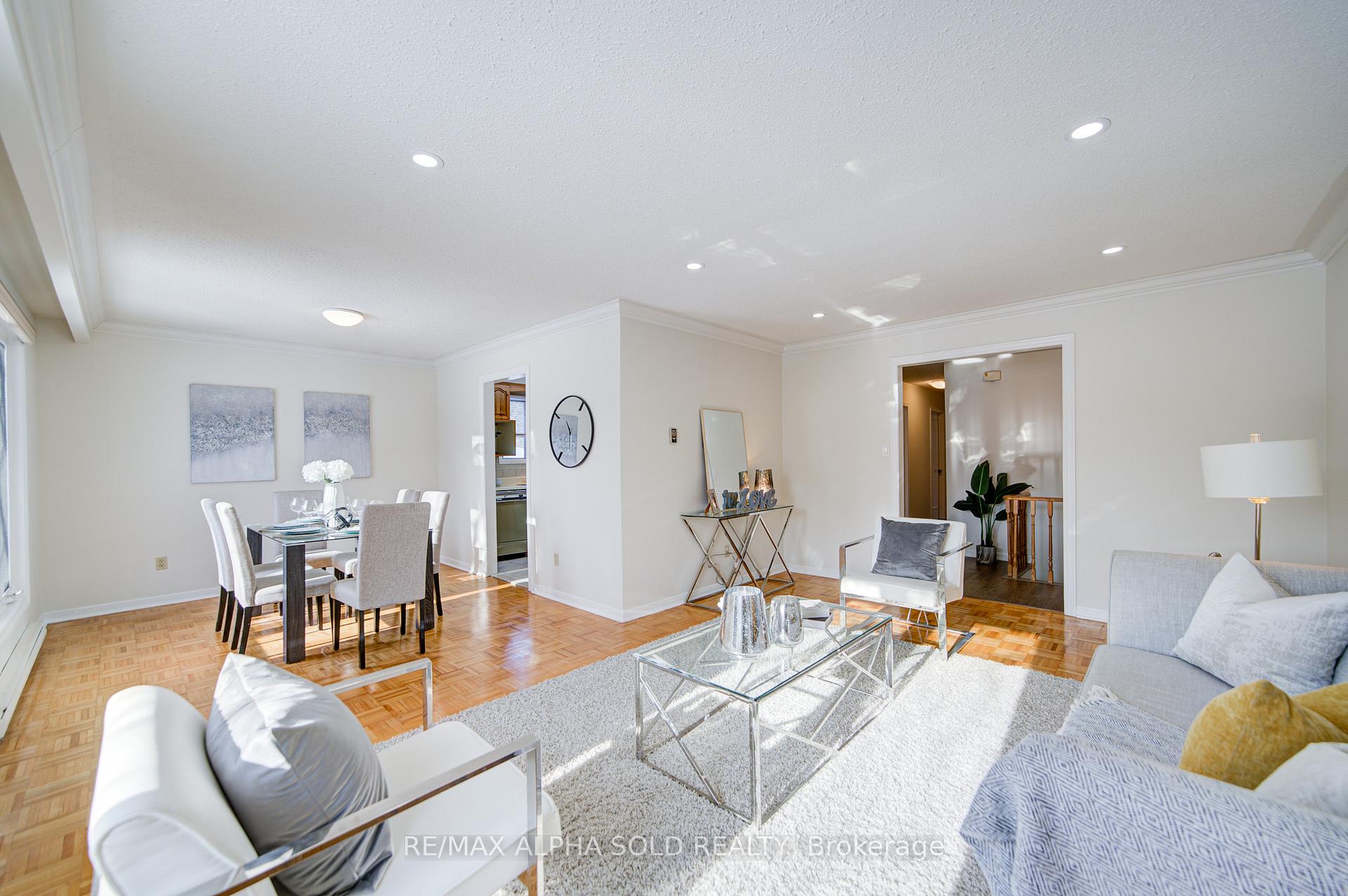 Photo 12 of 73 Oak Lea Circle, Markham, Markham Village — HOMEH