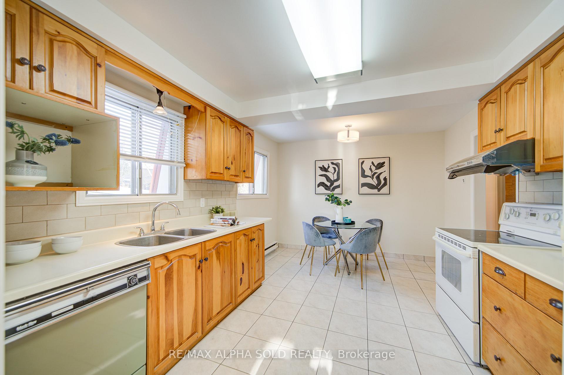 Photo 15 of 73 Oak Lea Circle, Markham, Markham Village — HOMEH