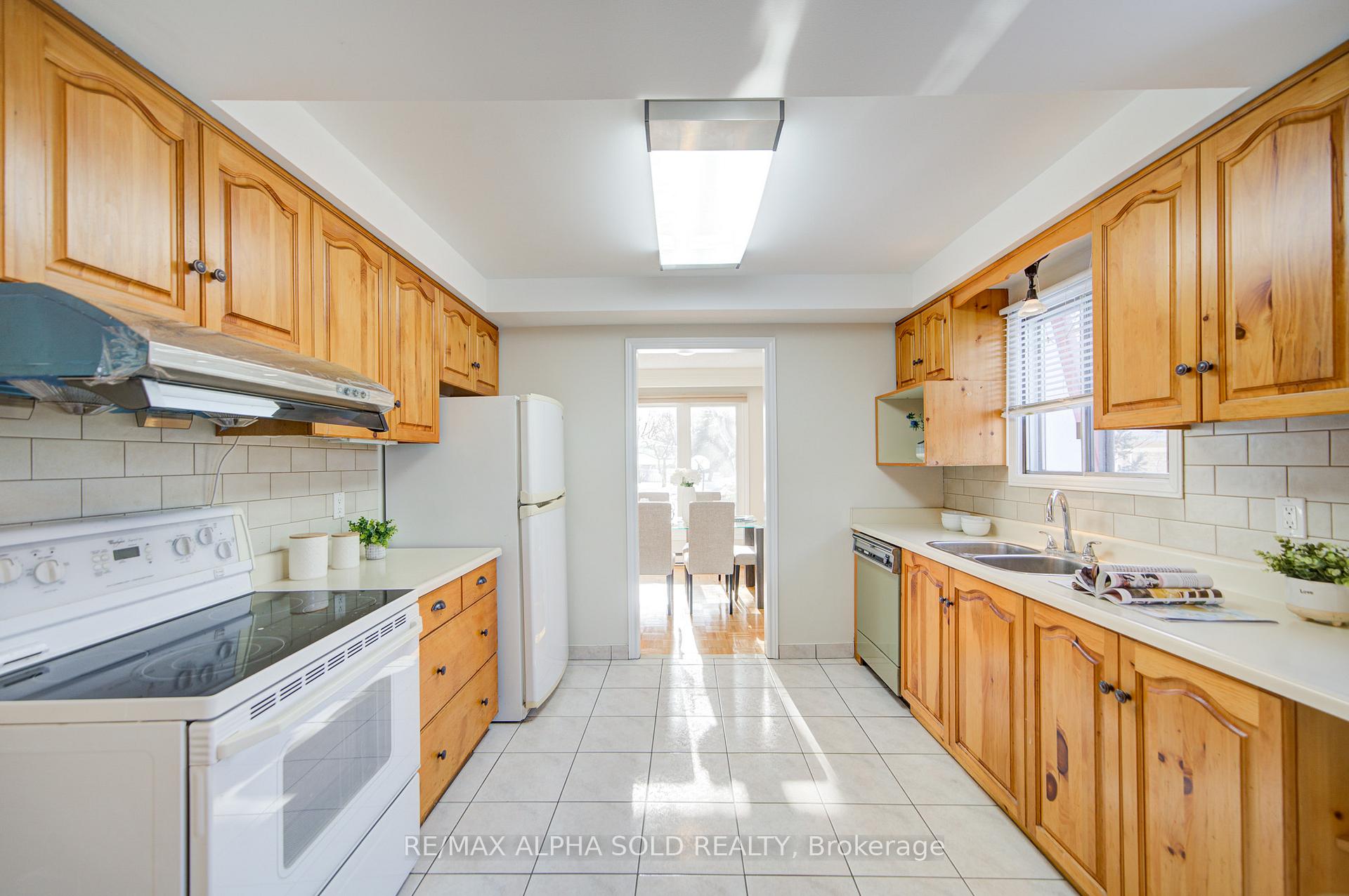 Photo 17 of 73 Oak Lea Circle, Markham, Markham Village — HOMEH