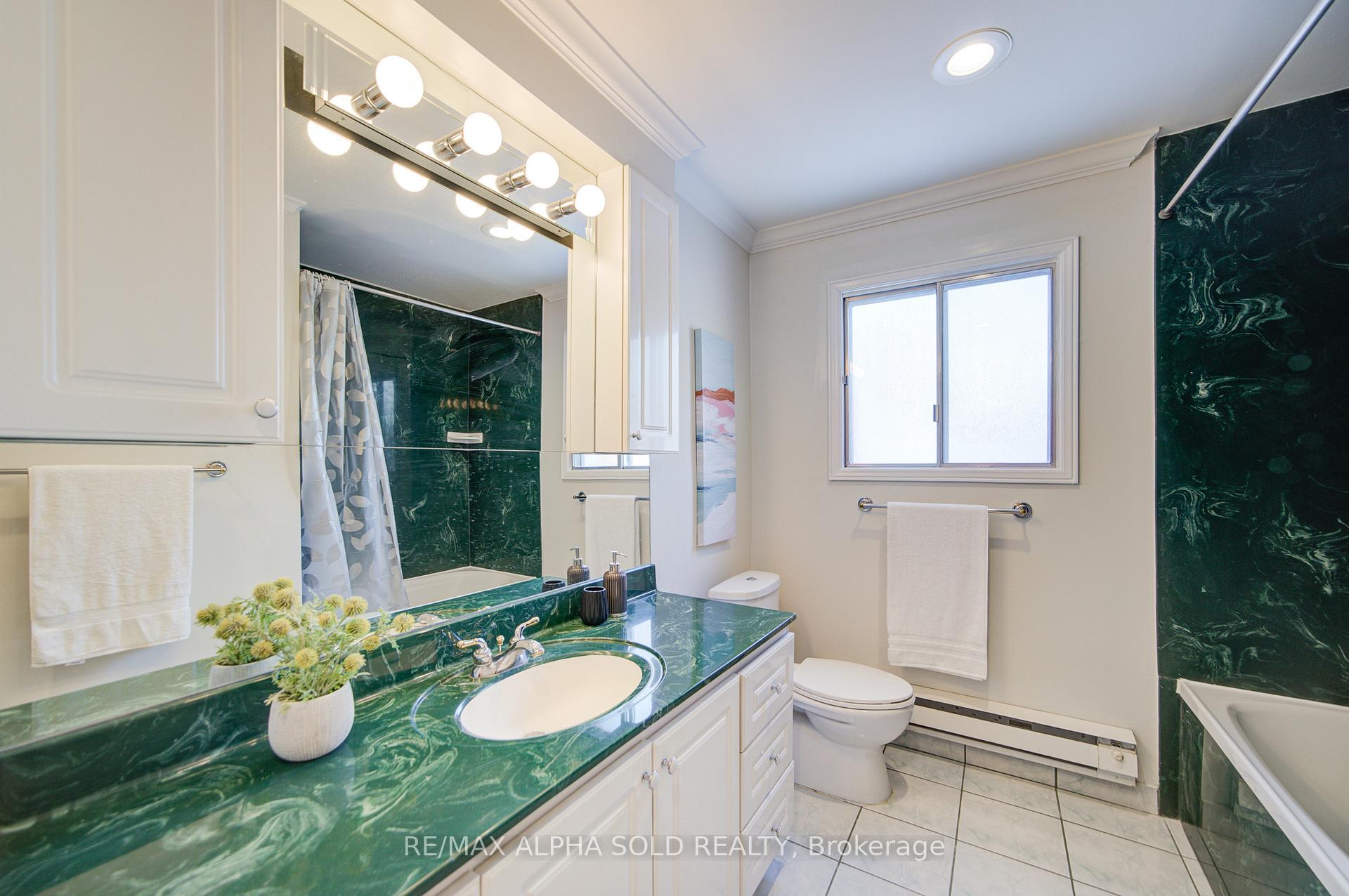 Photo 19 of 73 Oak Lea Circle, Markham, Markham Village — HOMEH