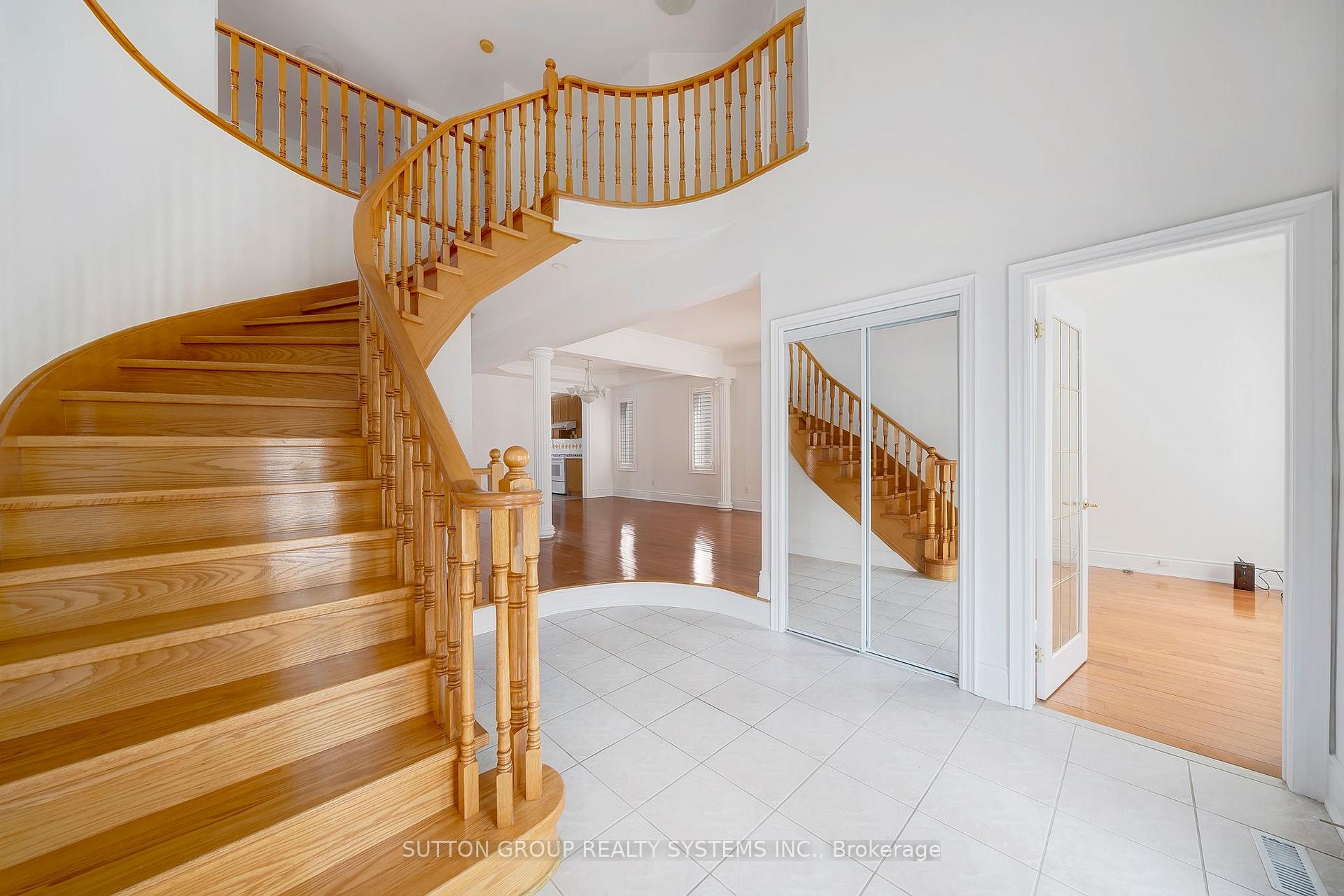 Photo 3 of 12 St Urbain Drive, Vaughan, Vellore Village — HOMEH