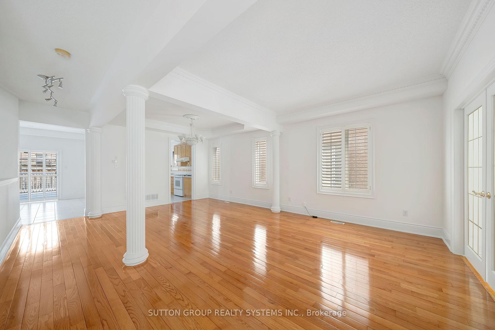 Photo 5 of 12 St Urbain Drive, Vaughan, Vellore Village — HOMEH