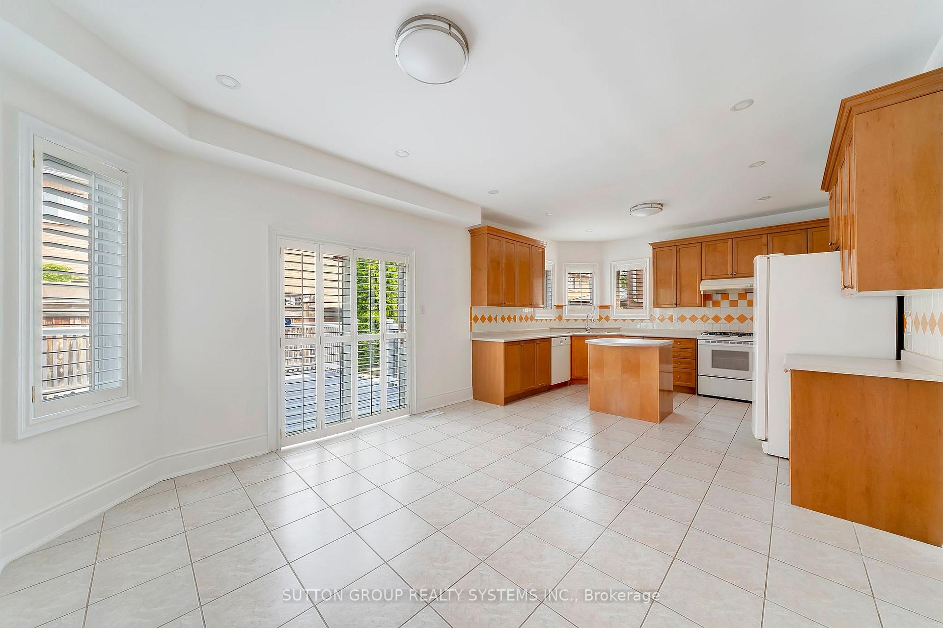 Photo 8 of 12 St Urbain Drive, Vaughan, Vellore Village — HOMEH