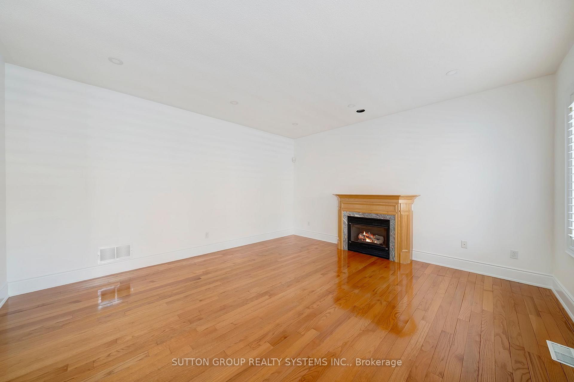 Photo 14 of 12 St Urbain Drive, Vaughan, Vellore Village — HOMEH