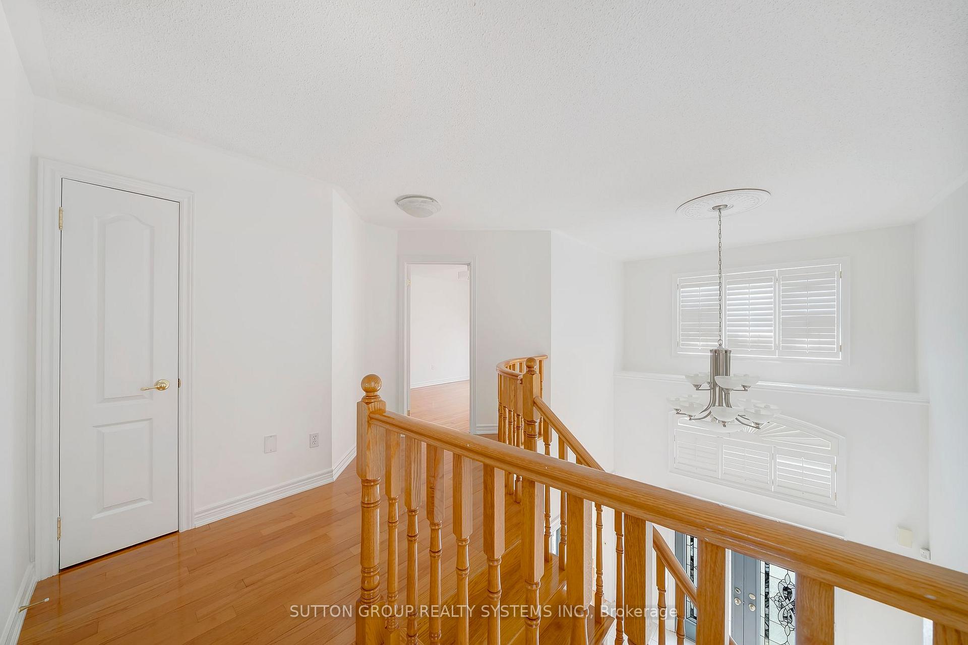Photo 18 of 12 St Urbain Drive, Vaughan, Vellore Village — HOMEH