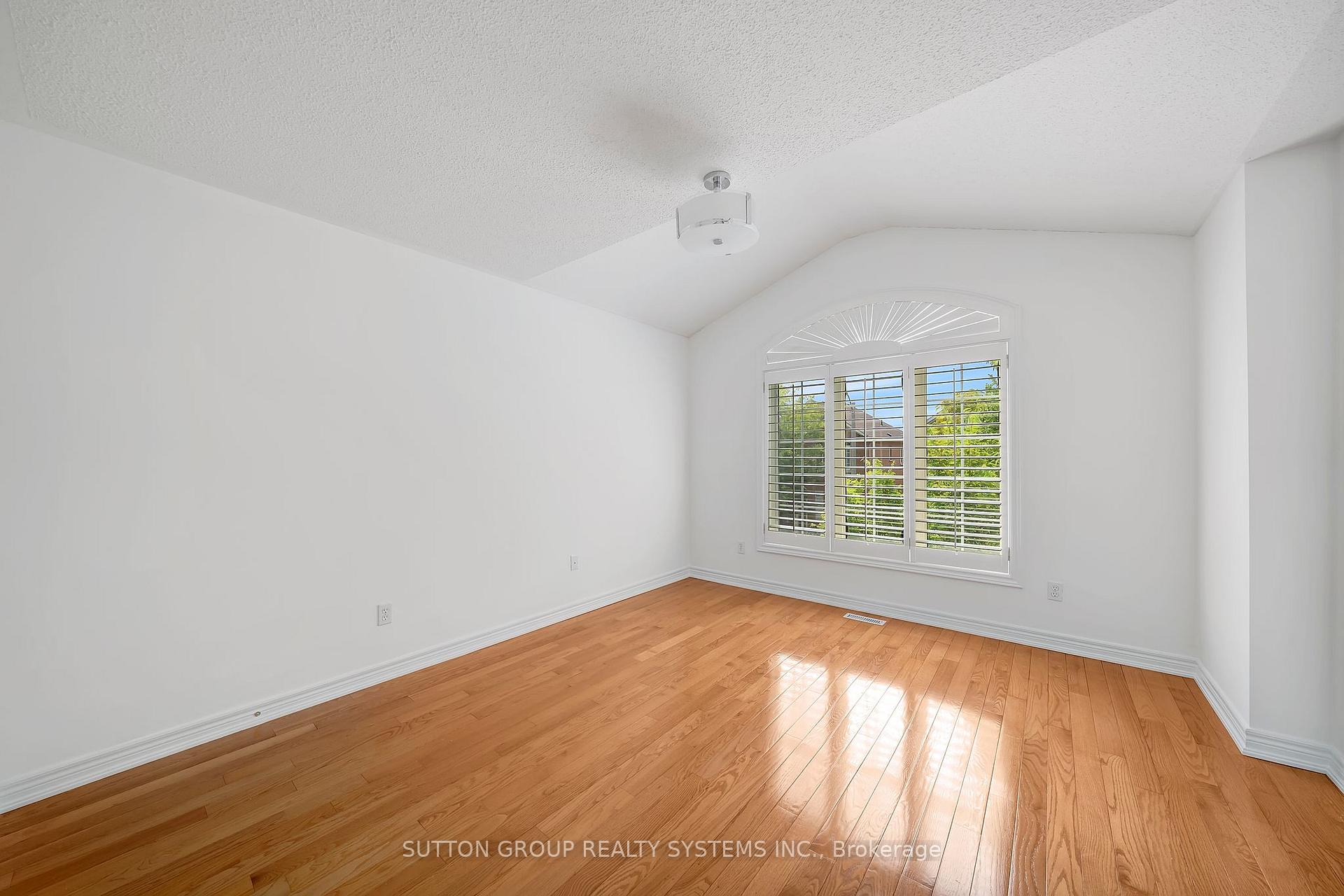 Photo 26 of 12 St Urbain Drive, Vaughan, Vellore Village — HOMEH