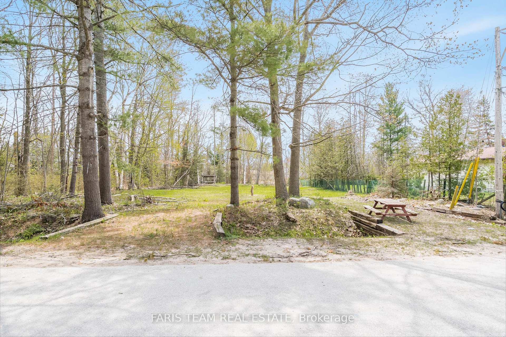 Photo 2 of 21 Poplar Glen Road, Wasaga Beach — HOMEH