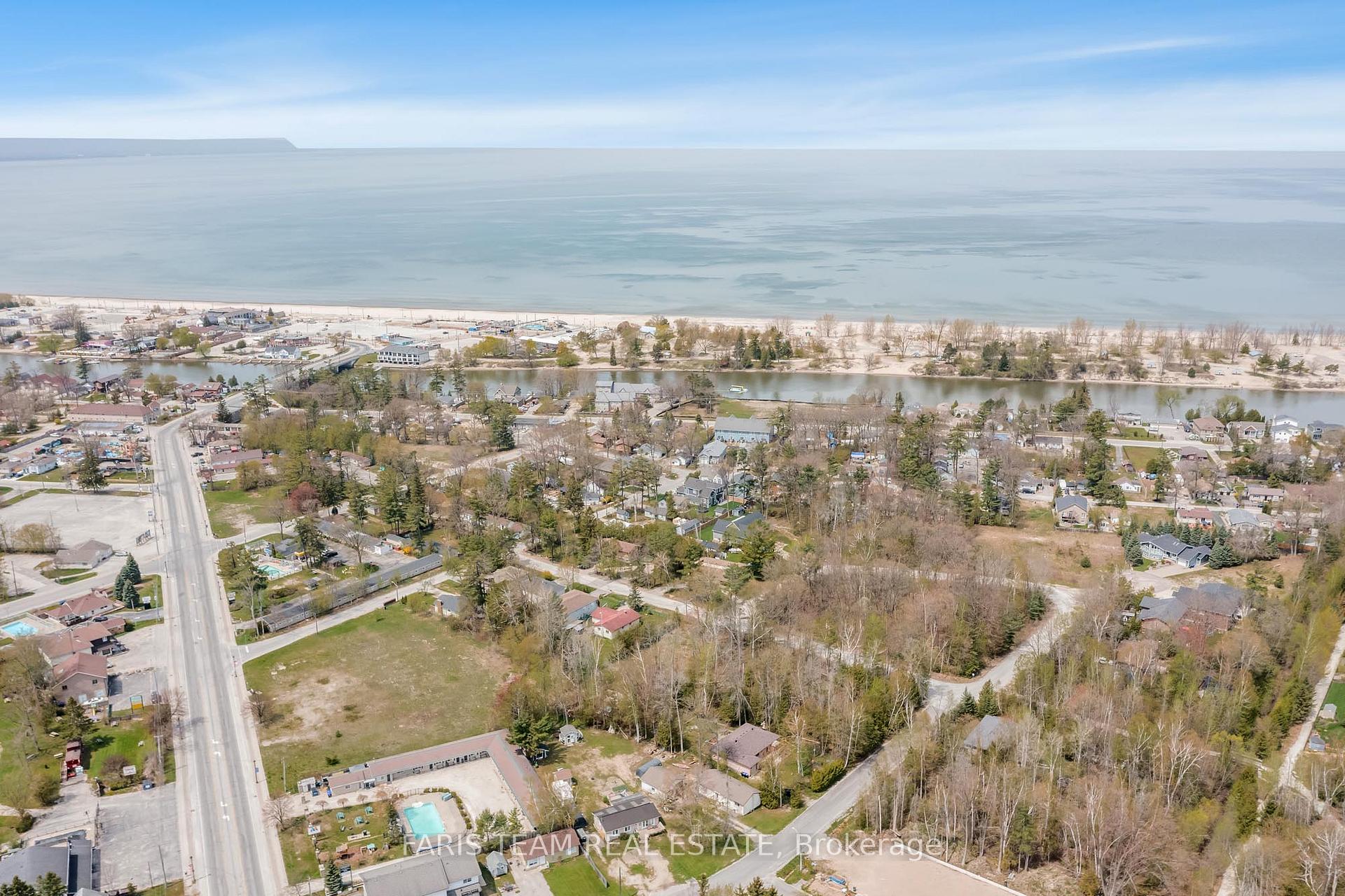 Photo 9 of 21 Poplar Glen Road, Wasaga Beach — HOMEH