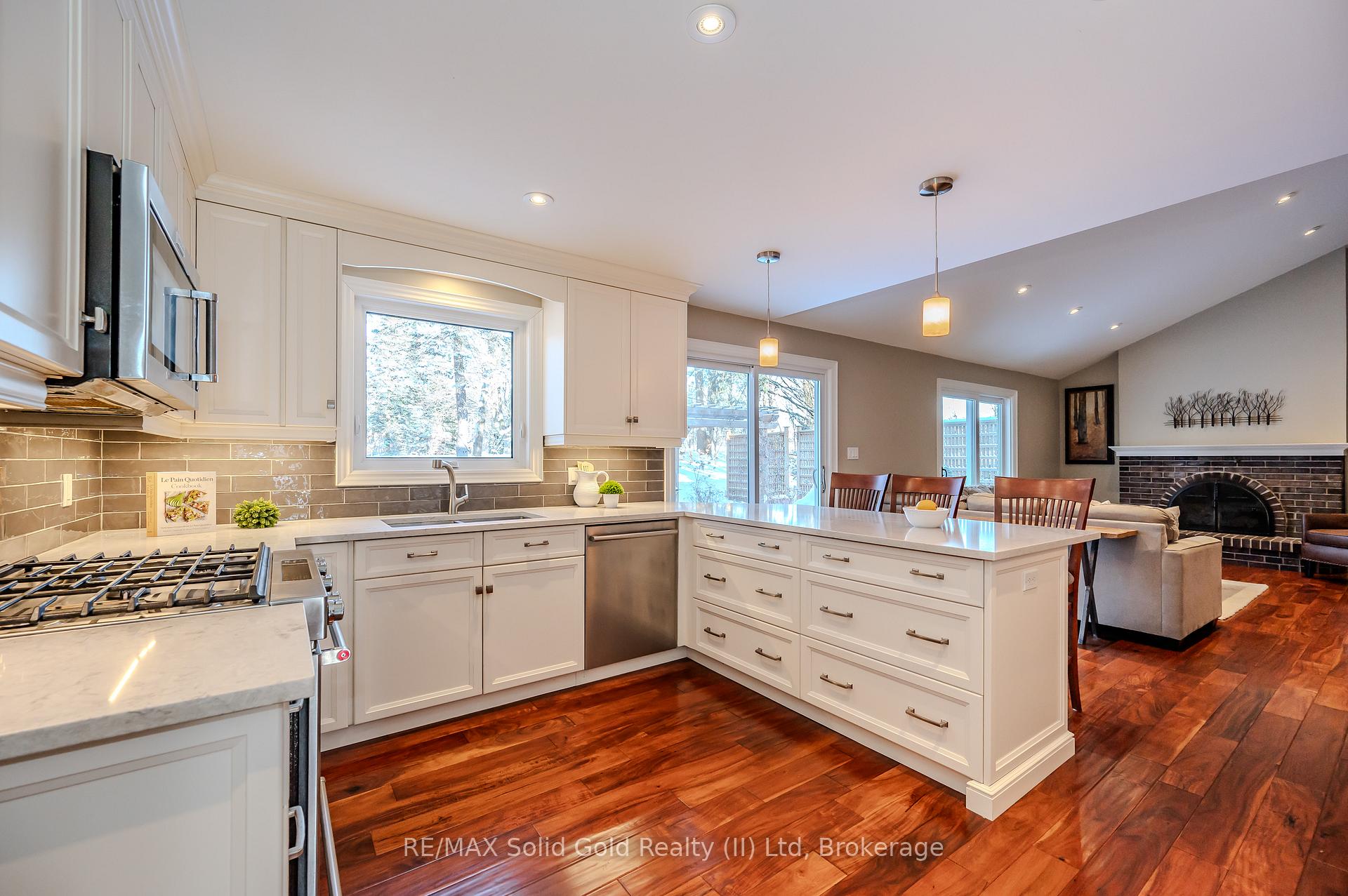 Photo 10 of 299 Craigleith Drive, Waterloo — HOMEH