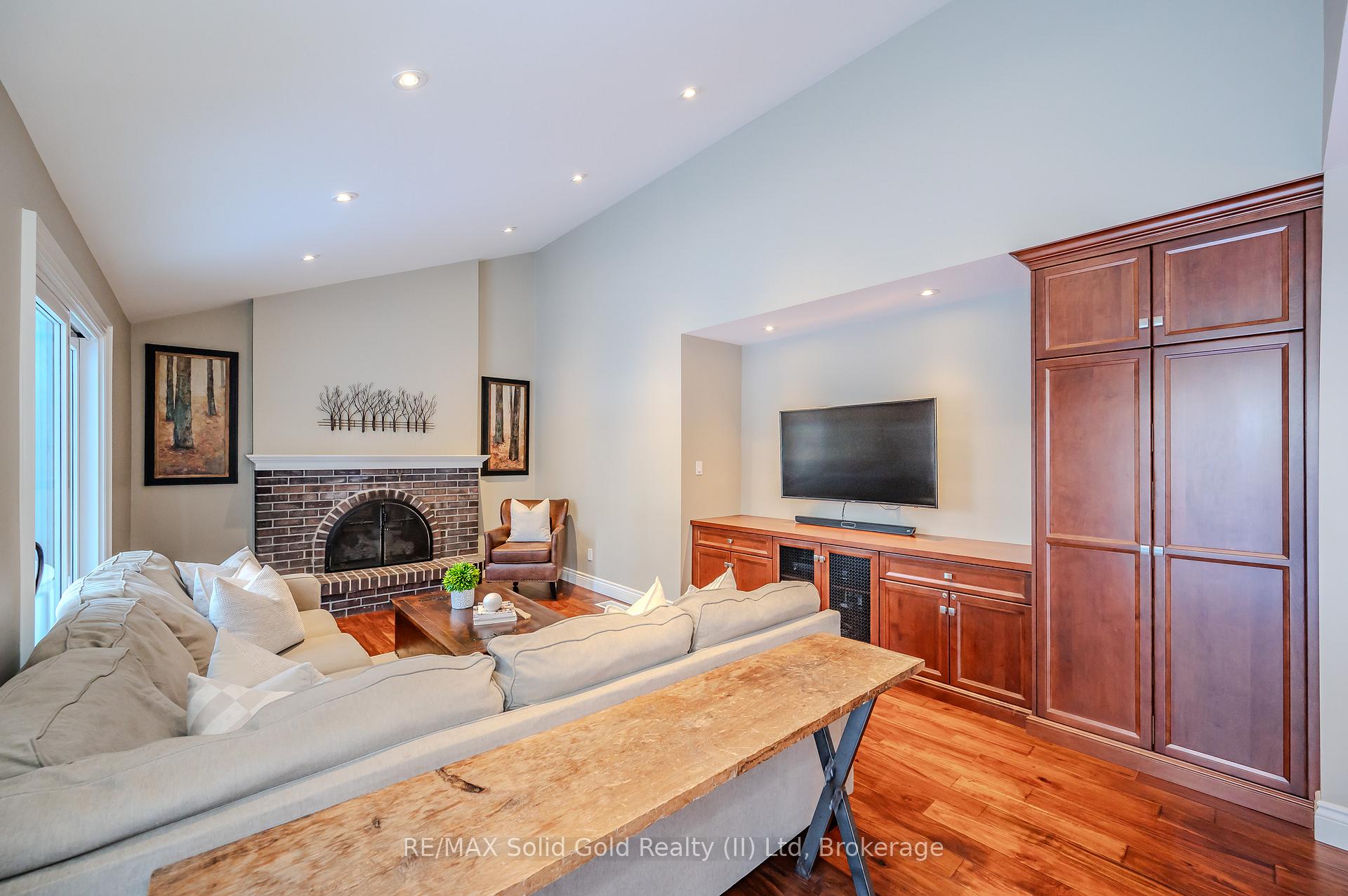 Photo 15 of 299 Craigleith Drive, Waterloo — HOMEH