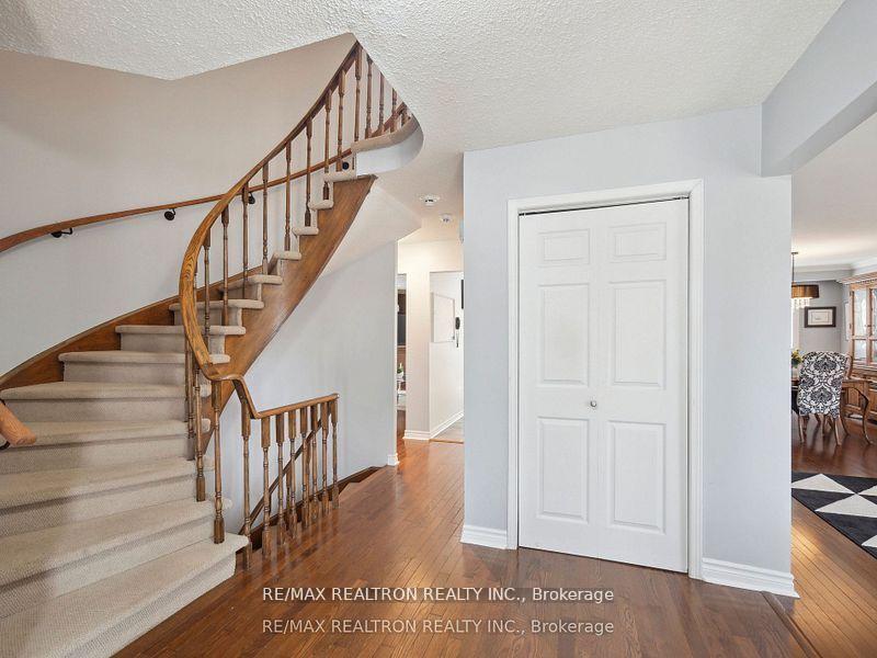 Photo 4 of 53 Peter Andrew Crescent, Vaughan, Brownridge — HOMEH