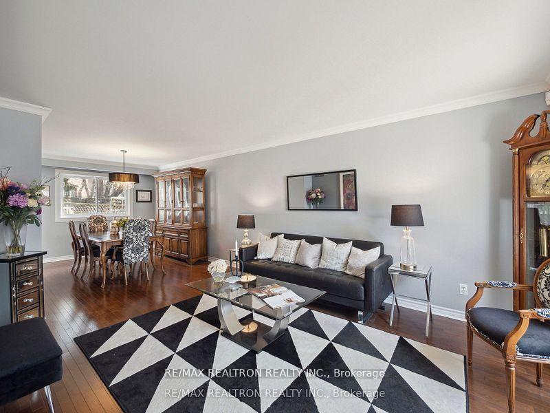 Photo 5 of 53 Peter Andrew Crescent, Vaughan, Brownridge — HOMEH