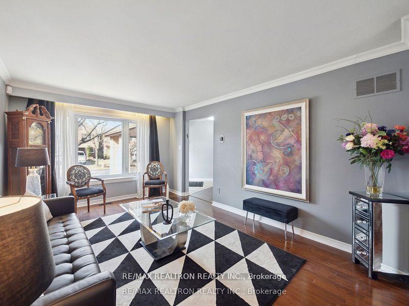 Photo 8 of 53 Peter Andrew Crescent, Vaughan, Brownridge — HOMEH