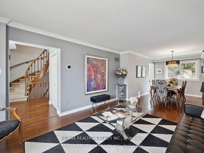 Photo 9 of 53 Peter Andrew Crescent, Vaughan, Brownridge — HOMEH
